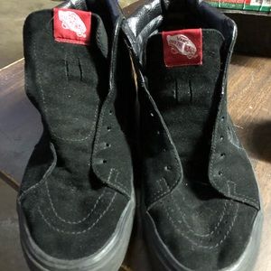 shoes/ black hightop vans